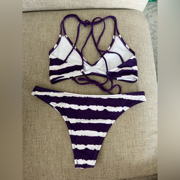 Purple and white bikini - Picture 2 of 6